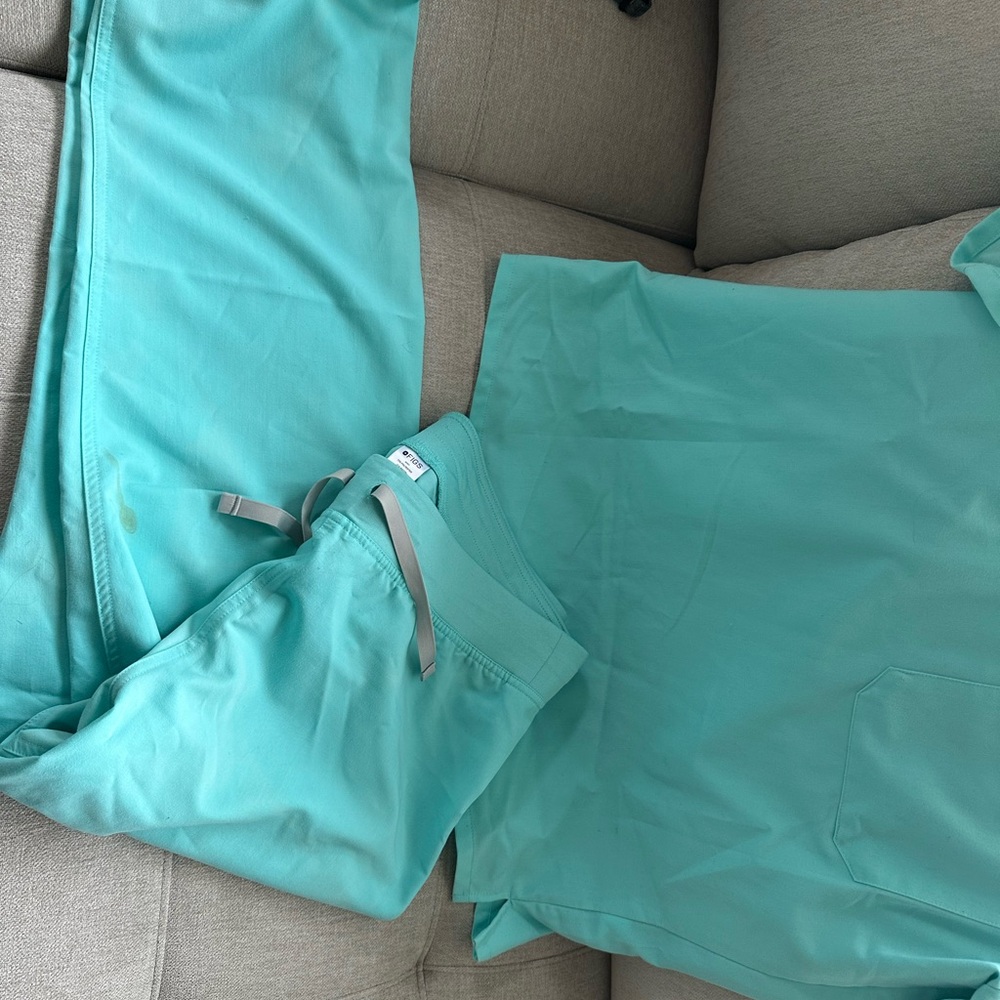 Figs blue scrub set